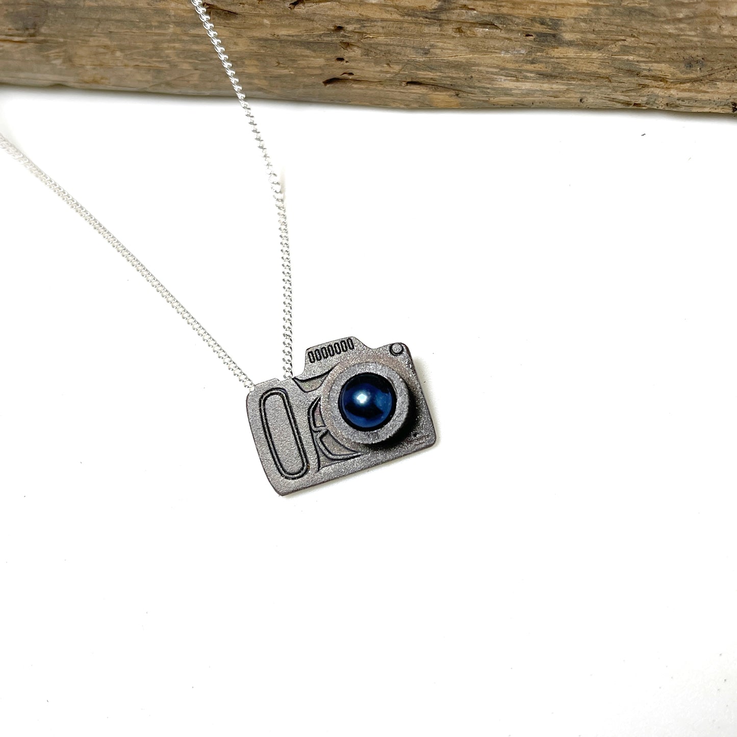 Camera - Pendant with Tahitian Pearl
